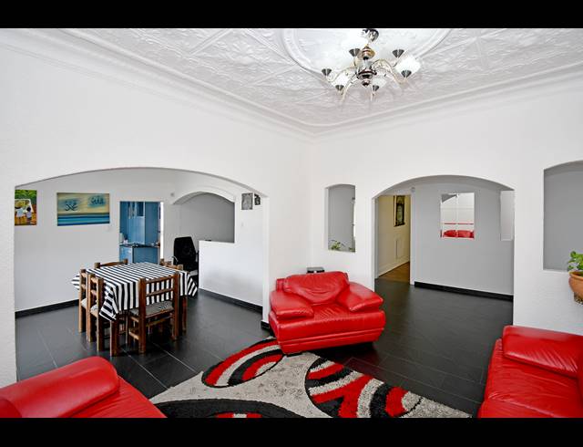4 BEDROOM HOUSE FOR SALE IN MAYFAIR WEST